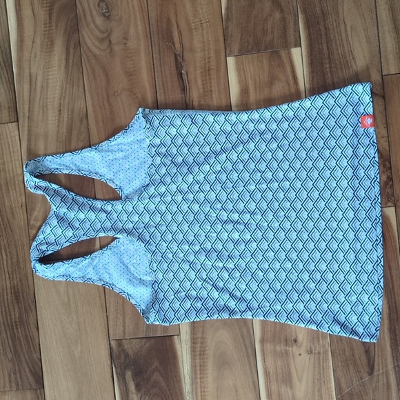 Rabbit EZ trail perf tank - Picture 4 of 4